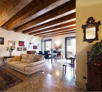 palazzo-della-ragione-padovaresidence-apartments-for-rent-in-the-history-center-of-padua-lounge-area