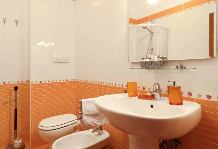 appartamento-arancio-alloggi-a-padova-foto-bagno-padovaresidence