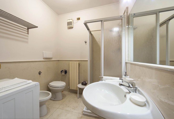 appartamento-palazzo-della-ragione-appartamento-affitto-a-padova-centro-storico-foto-bagni-padovaresidence