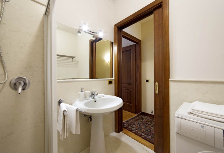 appartamento-palazzo-della-ragione-appartamento-affitto-a-padova-centro-storico-foto-bagno-padovaresidence