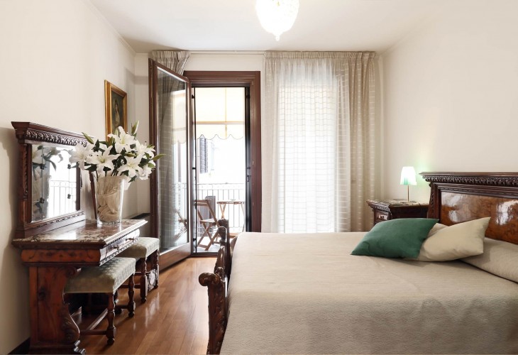appartamento-palazzo-della-ragione-appartamento-affitto-a-padova-centro-storico-foto-camera-matrimoniale-padovaresidence
