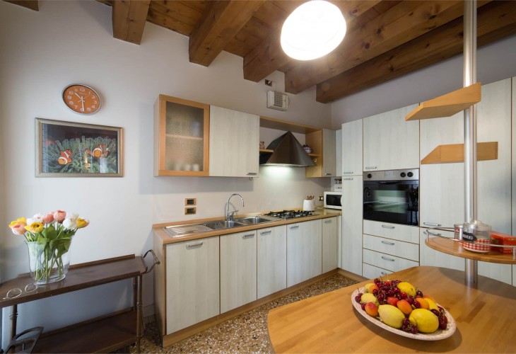 appartamento-palazzo-della-ragione-appartamento-affitto-a-padova-centro-storico-foto-cucina-padovaresidence
