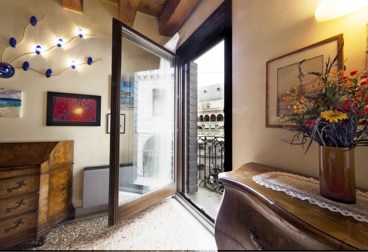 appartamento-palazzo-della-ragione-appartamento-affitto-a-padova-centro-storico-terrazzo-esterno-padovaresidence