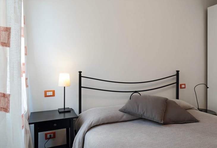 arancio-apartment-tourist-apartments-rent-in-Padua-bedroom-photo-padovaresidence